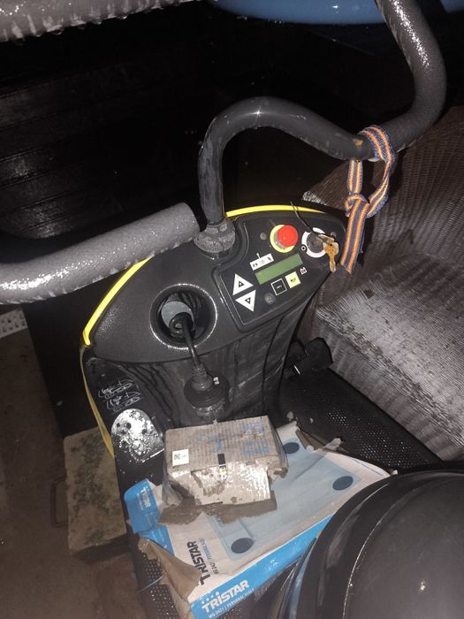Maquina de limpeza Karcher ,está avariada