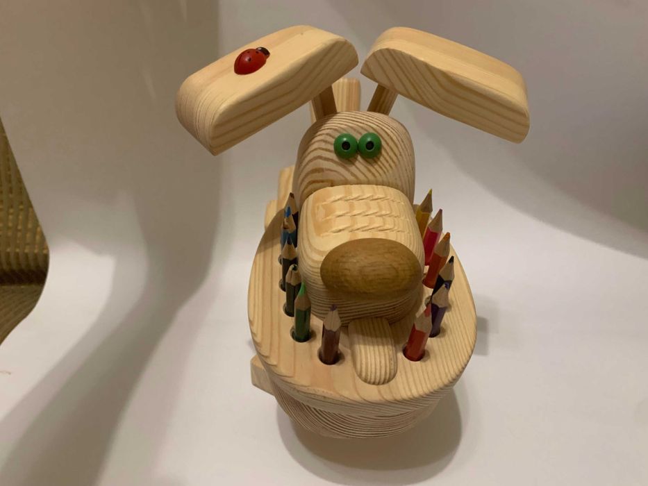 Подставка из дерева Собака с карандашами