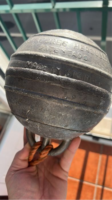 Boias de pesca encontradas na mare