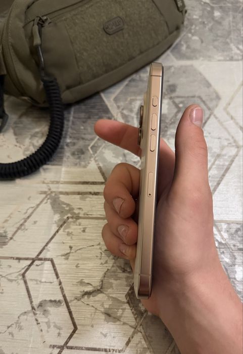 IPhone 16 Pro Max Gold