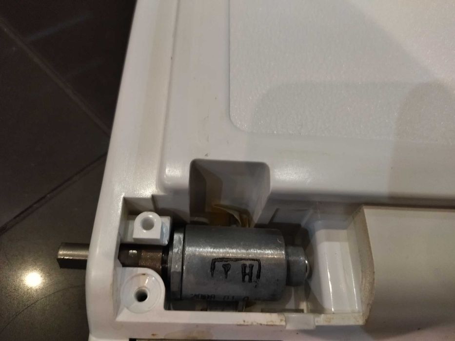 Lodówka Samsung side by side rsh1ftsw półki , pojemniki.