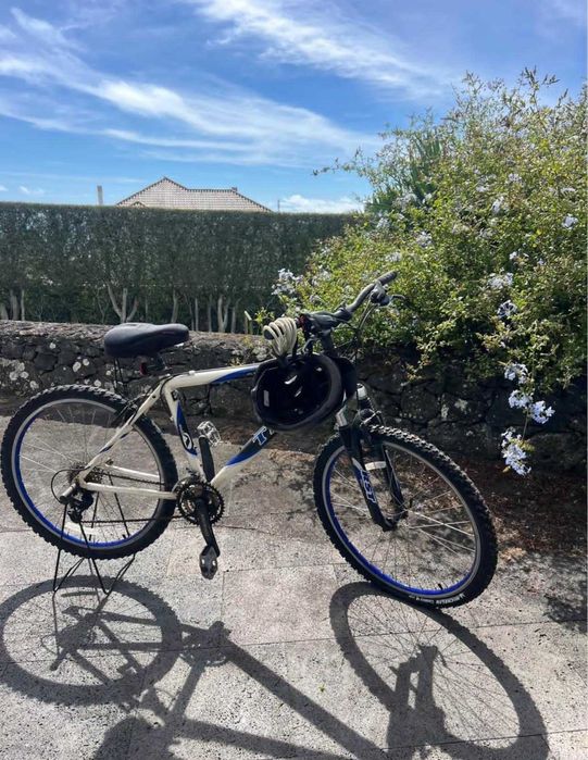 Bicicleta com travão de calço