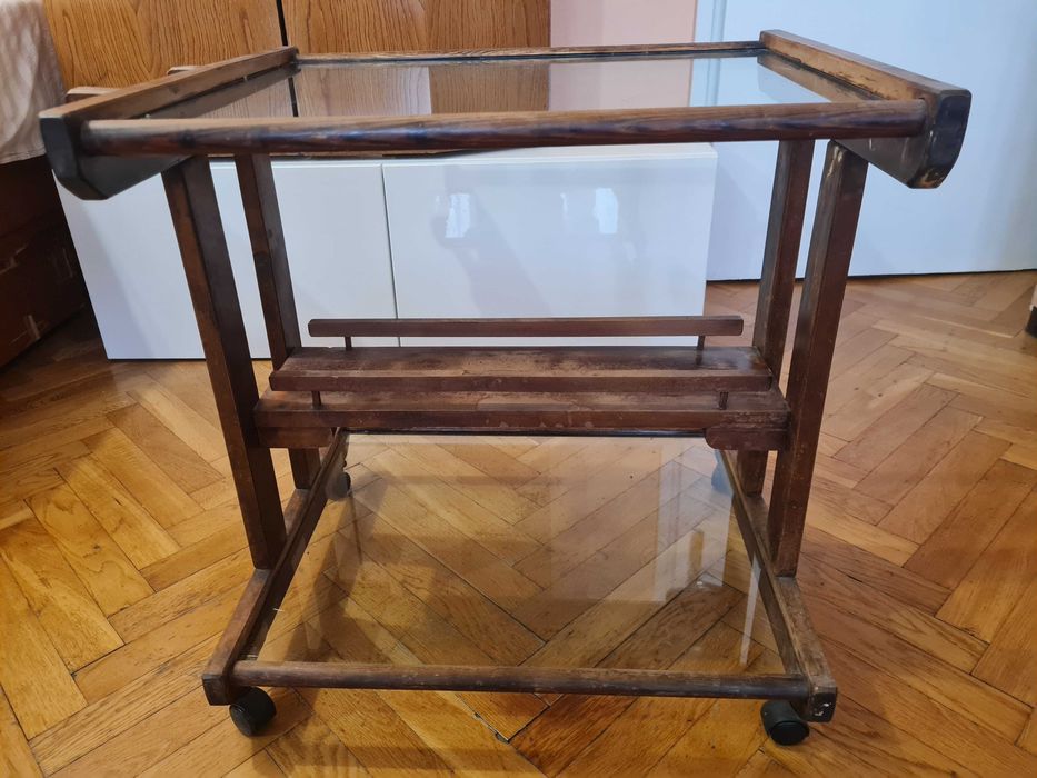 Stolik na kulkach do serwowania drewniany