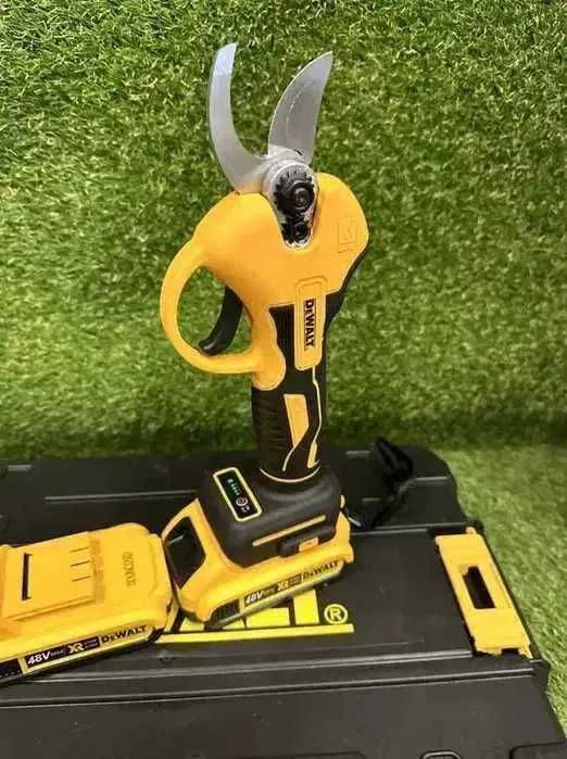 Секатор акумуляторний садовий DeWalt DCMPP550P1 акумуляторний 48V 6Ah