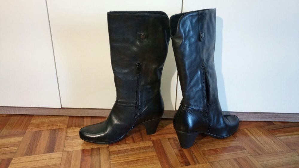 Botas de cano alto de pele pretas - tamanho 38