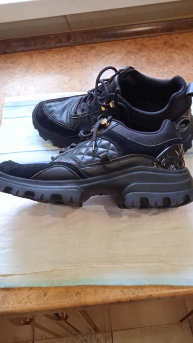 Лоферы ,шкіряні  жіночі кросівки Utergue орігінал р.39