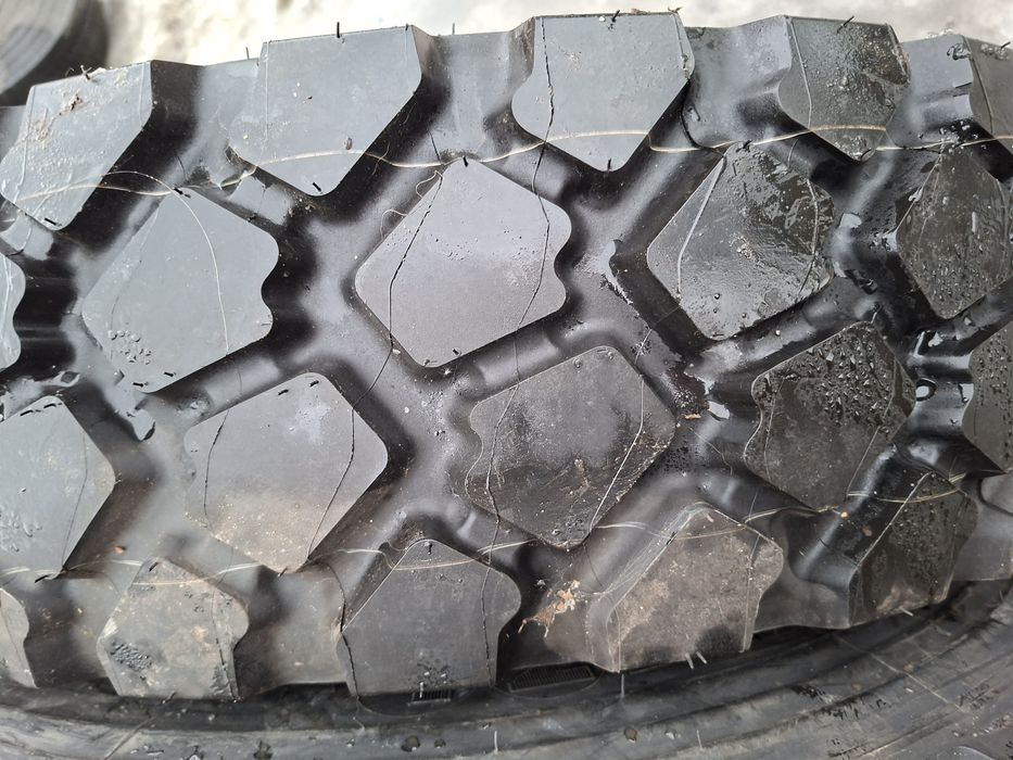 Kpl opon Michelin 9.00x16/255x100x16.