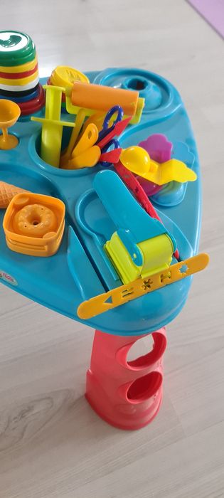 Stolik do zabawy ciastoliną z akcesoriami