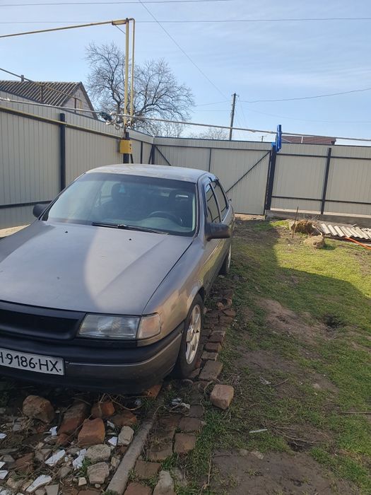 Продам автомобиль Опель Вектра,,А  механика 1.6 бензин