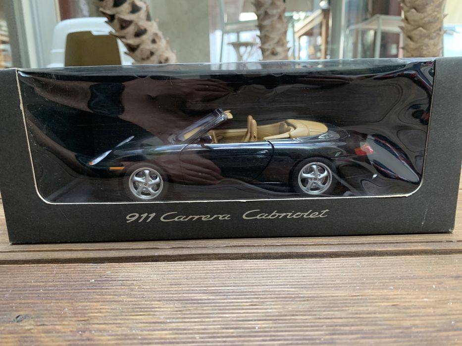 Porsche 996 911 Cabrio 1:18 Dealer edition by UT