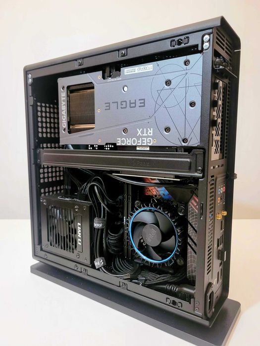 Torre Fractal Ridge Mini-ITX (i5-12400F/RTX 4070/32GB/1TB)