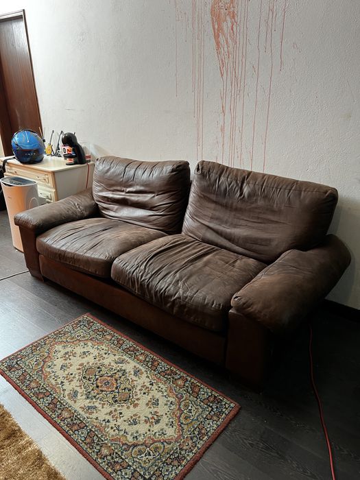 Sofá de sala castanho