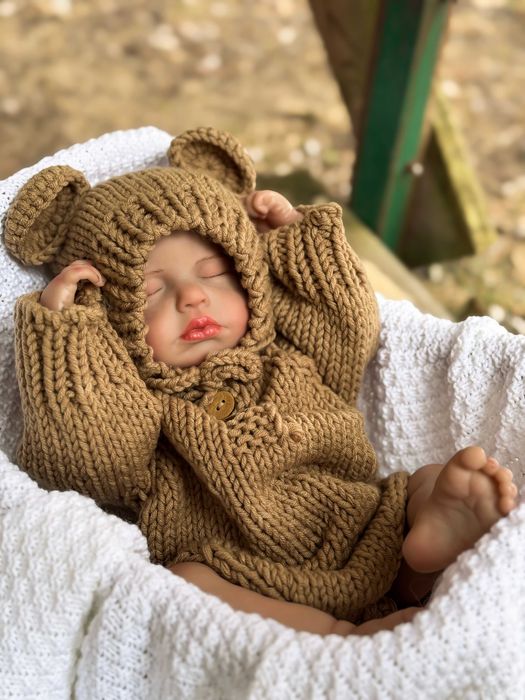 Jak Żywa Lalka Typu Reborn – Zamknięte Oczy, Fałdki Na Skórze, Smoczek