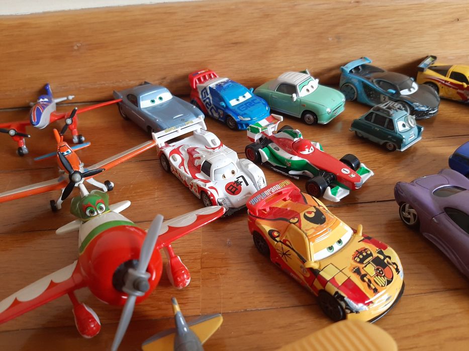 Diversas figuras coleção "Carros e Aviões"
