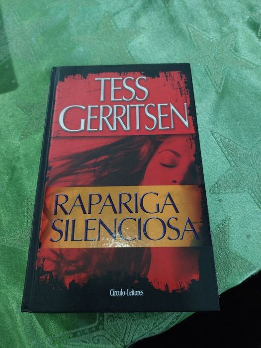 Rapariga Silenciosa. Portes incluídos