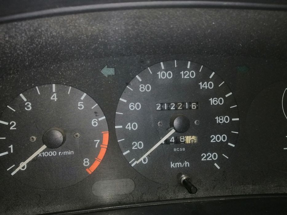 Mazda 323 1995 хетчбек