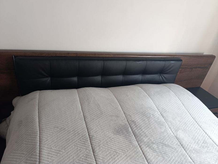 Cama com Mesas de Cabeceira Bellevue