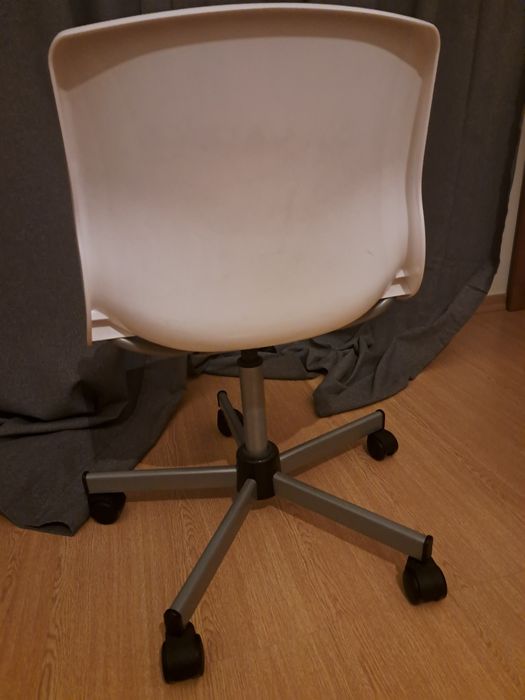 Cadeira e secretária escolar