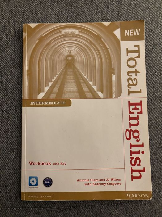 Manuais de Inglês do Cambridge School - New Total English Intermediate