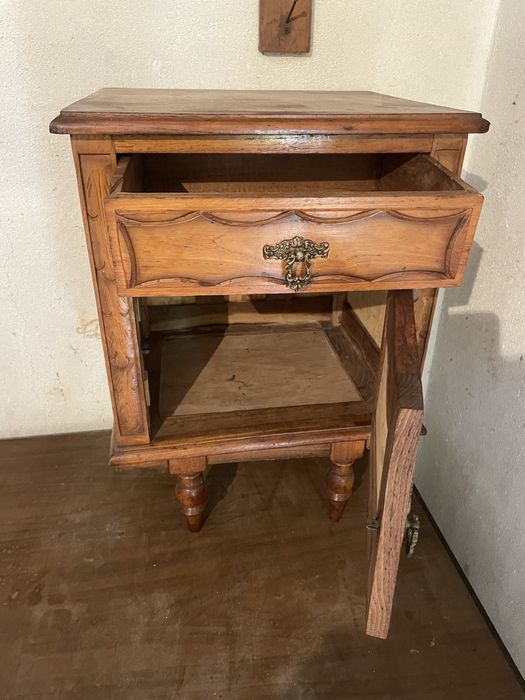 Mesa cabeceira madeira antiga