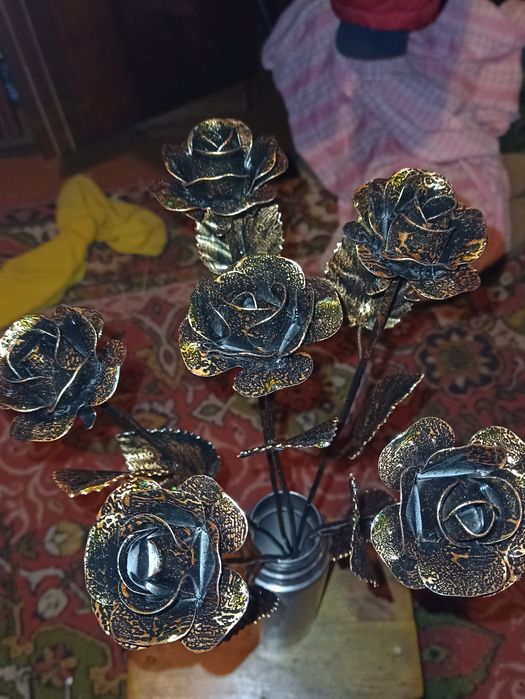 Кованые розы букет