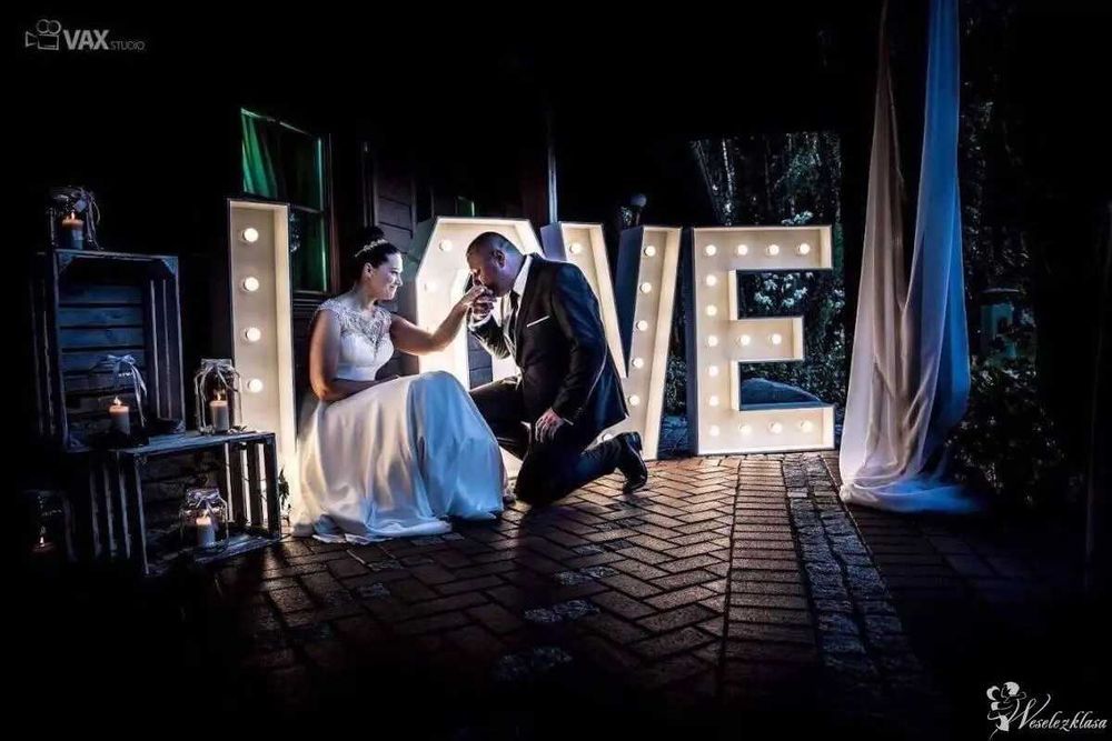 Fotobudka 360 HIT 2026 ciezki dym napis LOVE fontanny iskier dekoracja