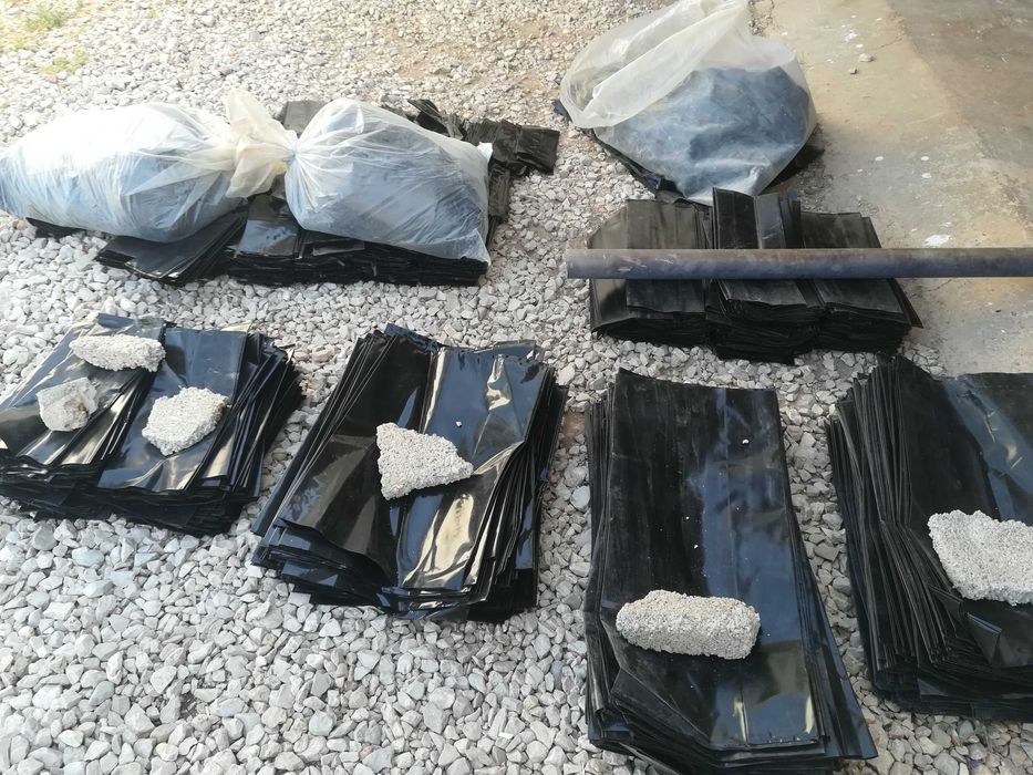 Sacos para plantas de várias medidas novos.