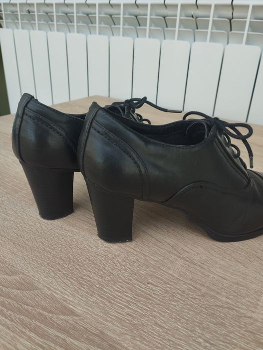 Buty czarne pełne Graceland 37