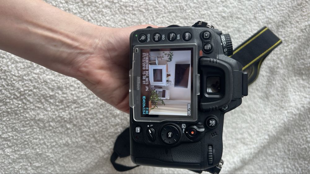 Фотоапарат Nikon D7000
