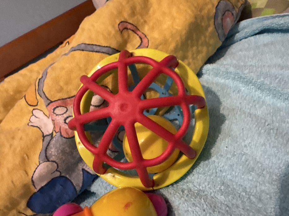 Гусінь, мячики, кульки, іграшки доя найменших