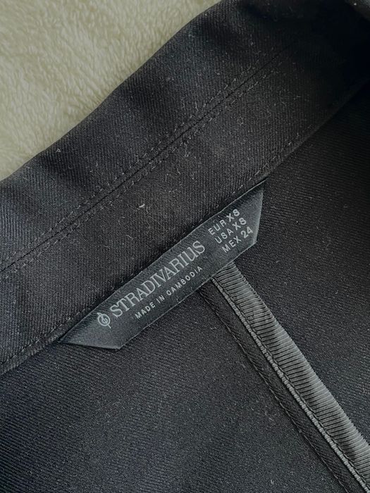 Класичний чорний піджак