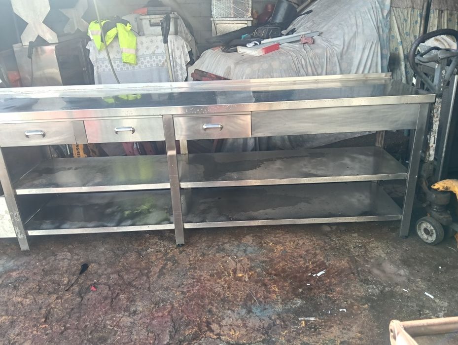 Escaparate em inox com pio 4 metros