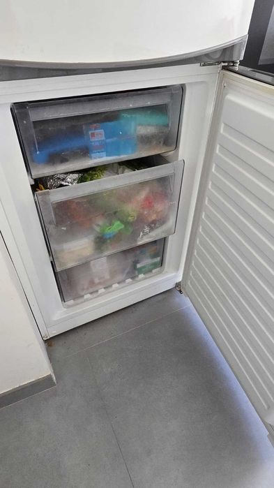 Frigorífico combinado Zanussi No Frost 318 L – 185 cm