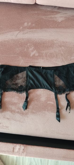 Pas do pończoch Somanta