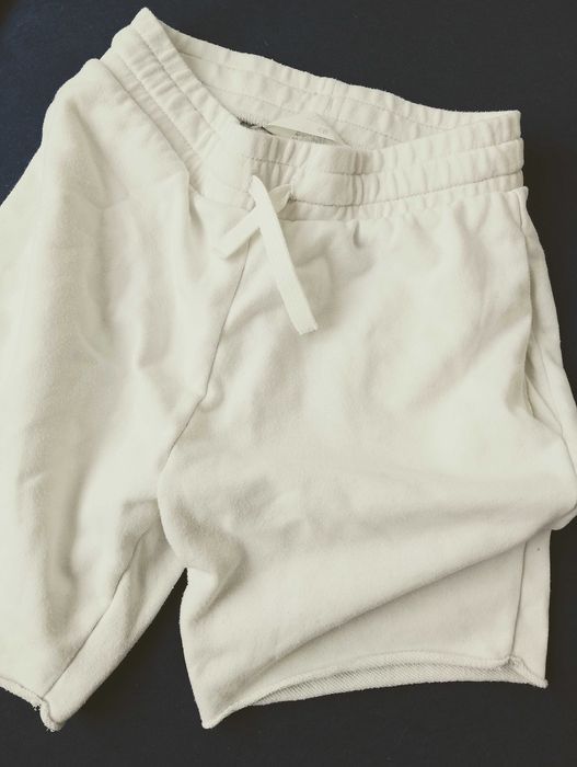 H&M. Krótkie spodenki chłopięce