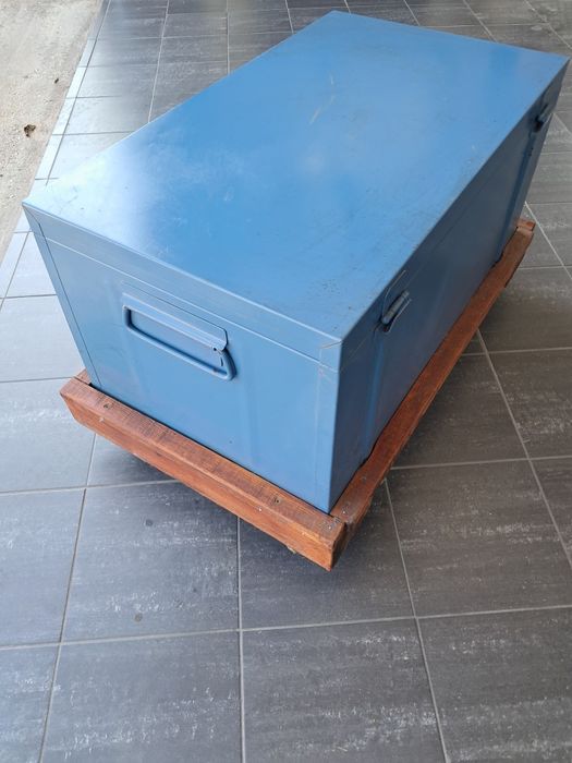 Caixa em ferro forte