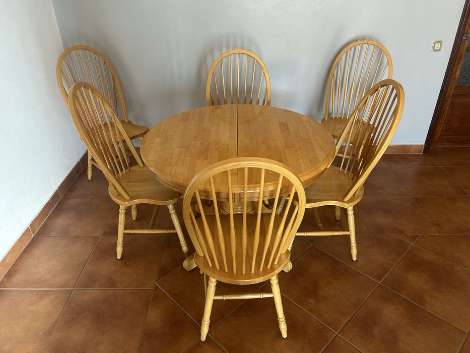 Mesa de refeição extensivel de 4 a 6 lugares