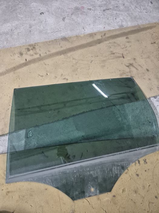 Скло Vw passat B6 універсал заднє ліве 3C9 845 025 C