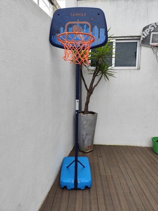 Cesto de basquetebol para criança