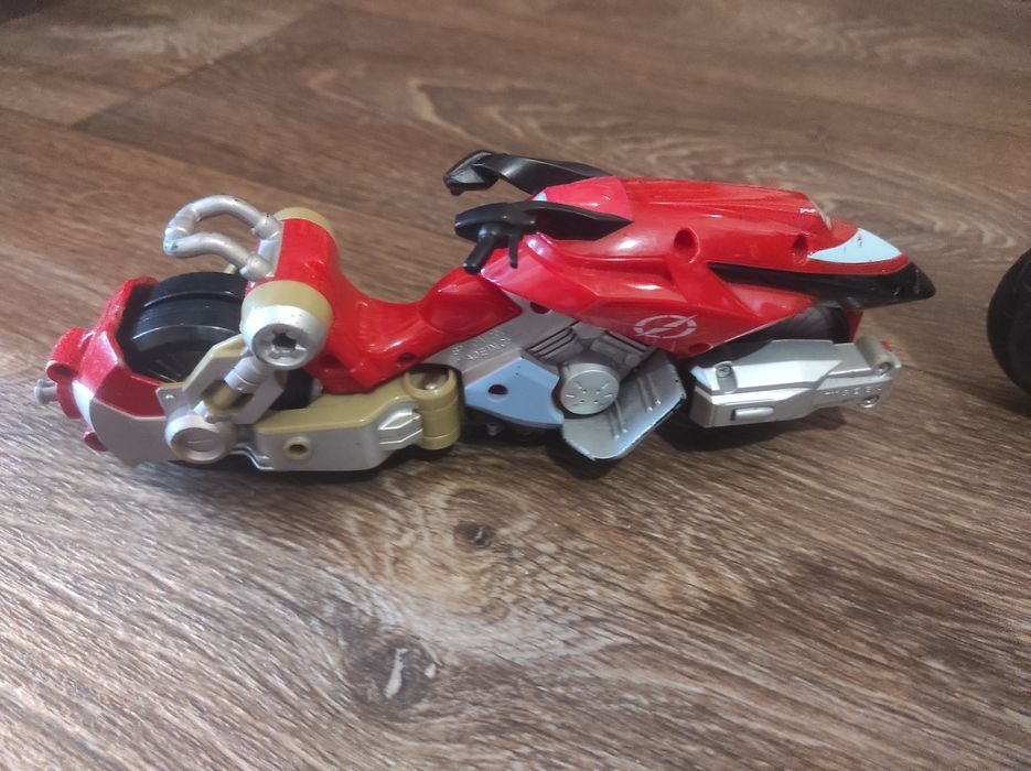 Мотоцикл Bandai могучие ренджеры Helio Cycle 2006 MV Agusta 1:18