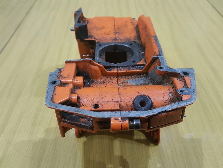 Husqvarna 246 Karter Obudowa Silnika Korpus