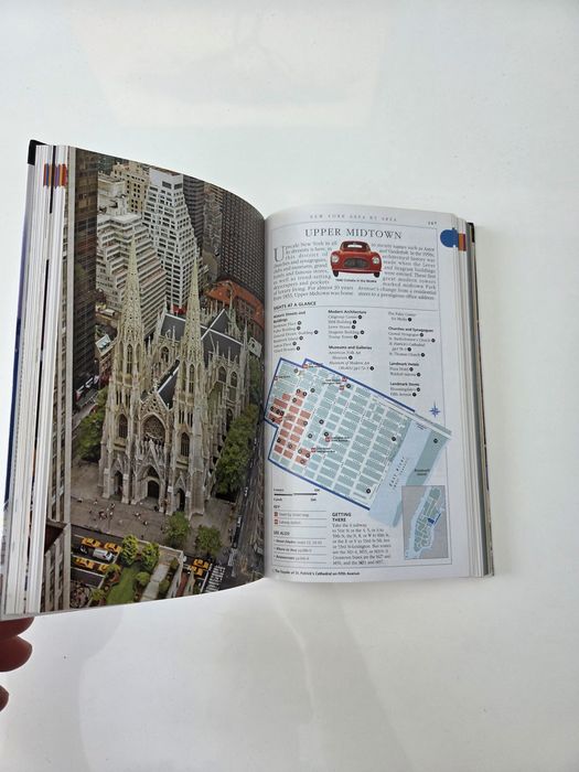 New York City guide book English