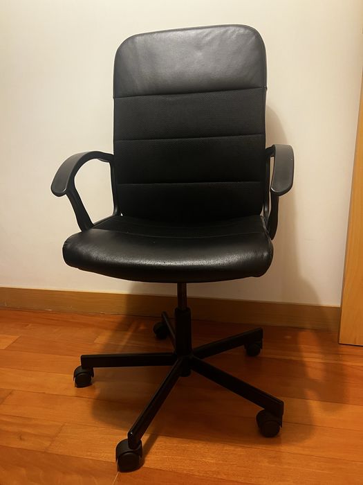Conjunto Secretária+Estante IKEA+cadeira giratória