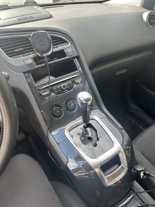 Автомобіль Peugeot 5008 2015