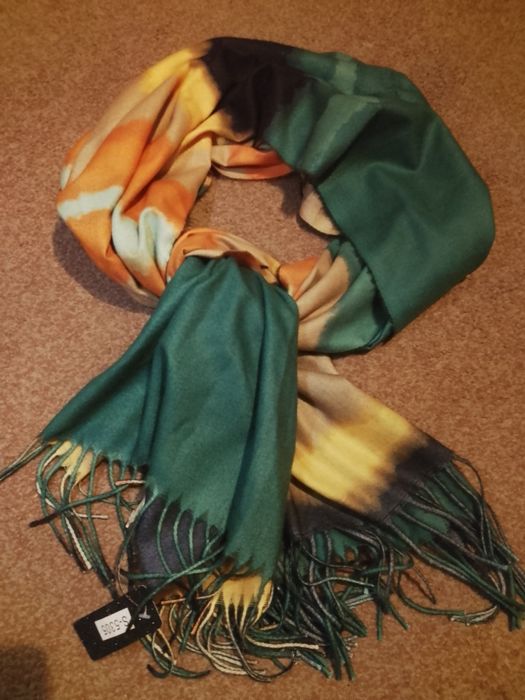 Chusta,szal o pięknych kolorach,nowy z metkami