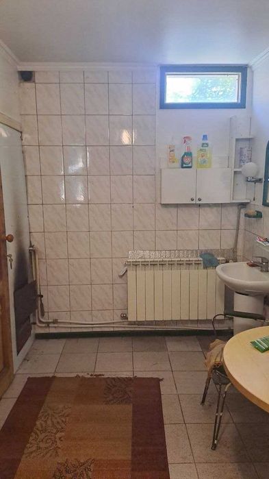 Продається КОМПЛЕКС (житловий будинок + готовий бізнес), розташований за адресою: м. Київ, Голосіївський р-н, вул. Вітянська, 1  Столичне шосе