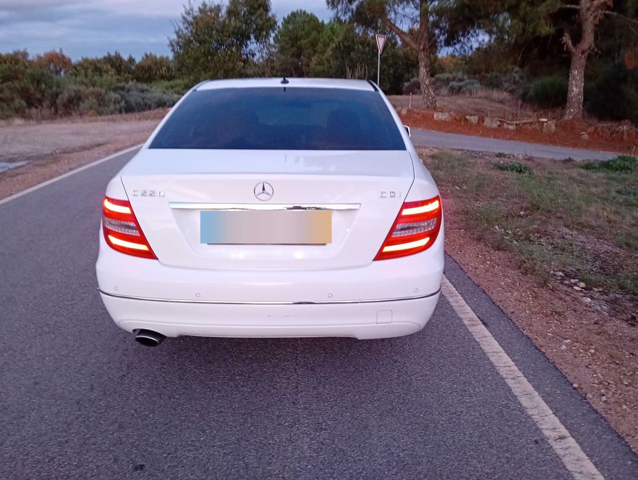 Vendo Mercedes Benz 220d de 2013