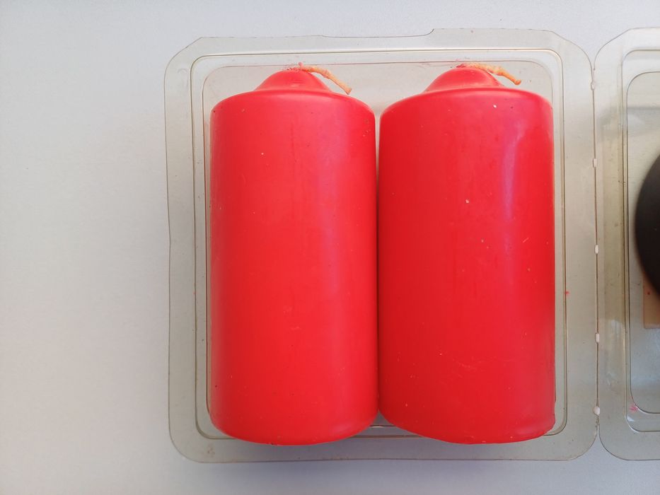 Velas várias, algumas novas, outras usadas