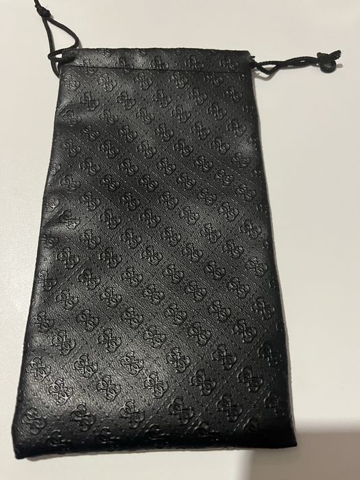 Чехол для очков Guess