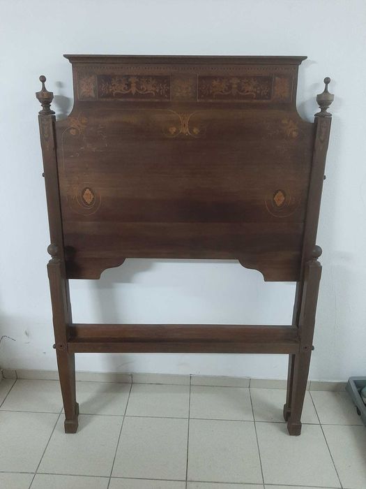 Cama de Solteiro Clásssica Estilo Dona Maria em Madeira Maciça